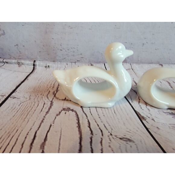 White Ceramic Napkin Rings 4 Animals Farm Chicken Pig Duck Rabbit Japan - Picture 6 of 12